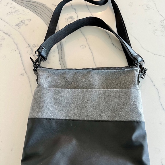 Sherpani x Ascentials PRO Messenger / Crossbody bag - Picture 2 of 6